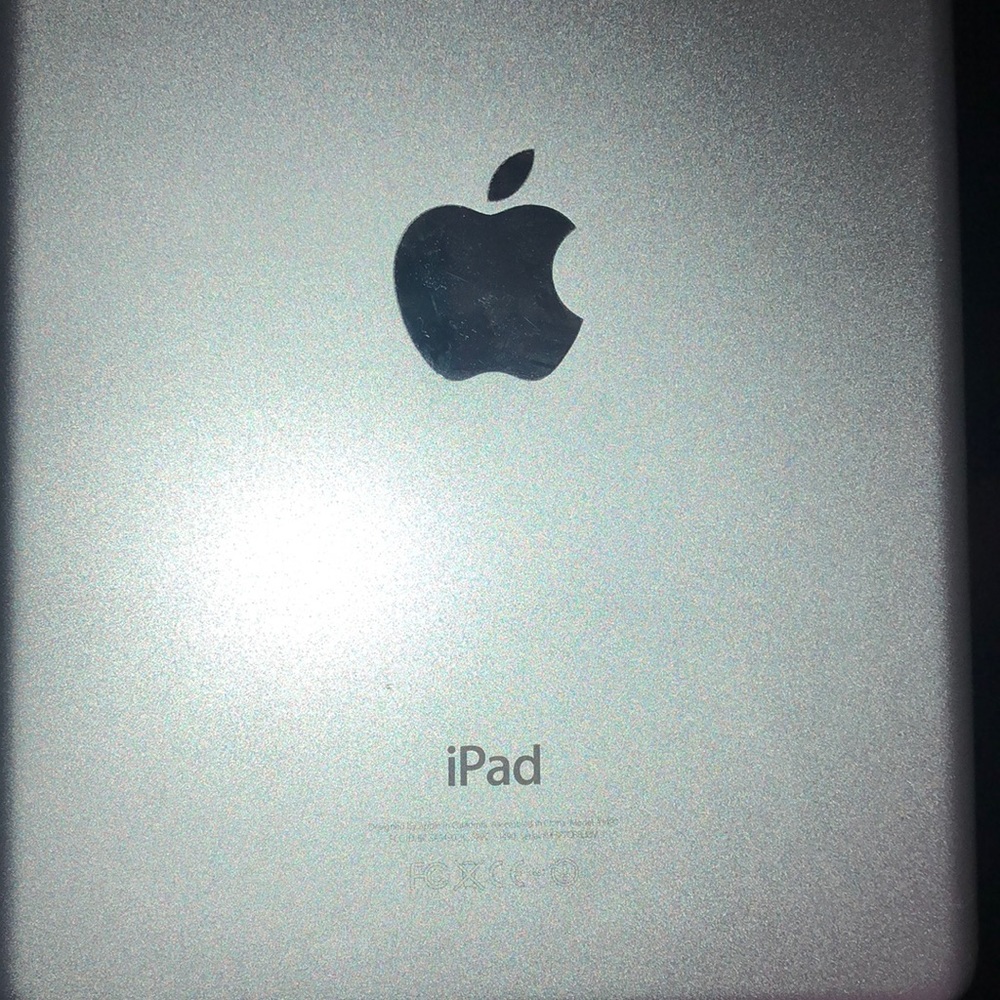 Apple IPad - Picture 2 of 2